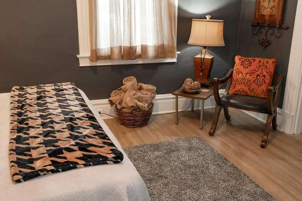 Stylish And Refined With Easy City Access Pittsburgh Daire
